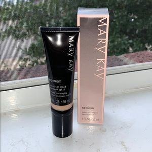 Mary Kay CC Cream - Light to Medium